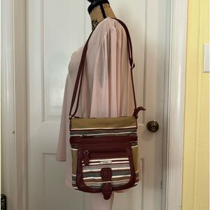 Multi sac stripped crossbody